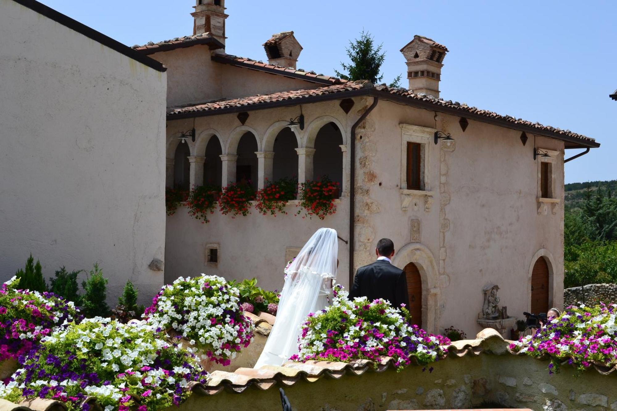 B&B Palazzo La Loggia Barisciano Exterior photo