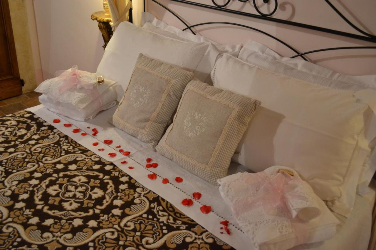 B&B Palazzo La Loggia Barisciano Room photo