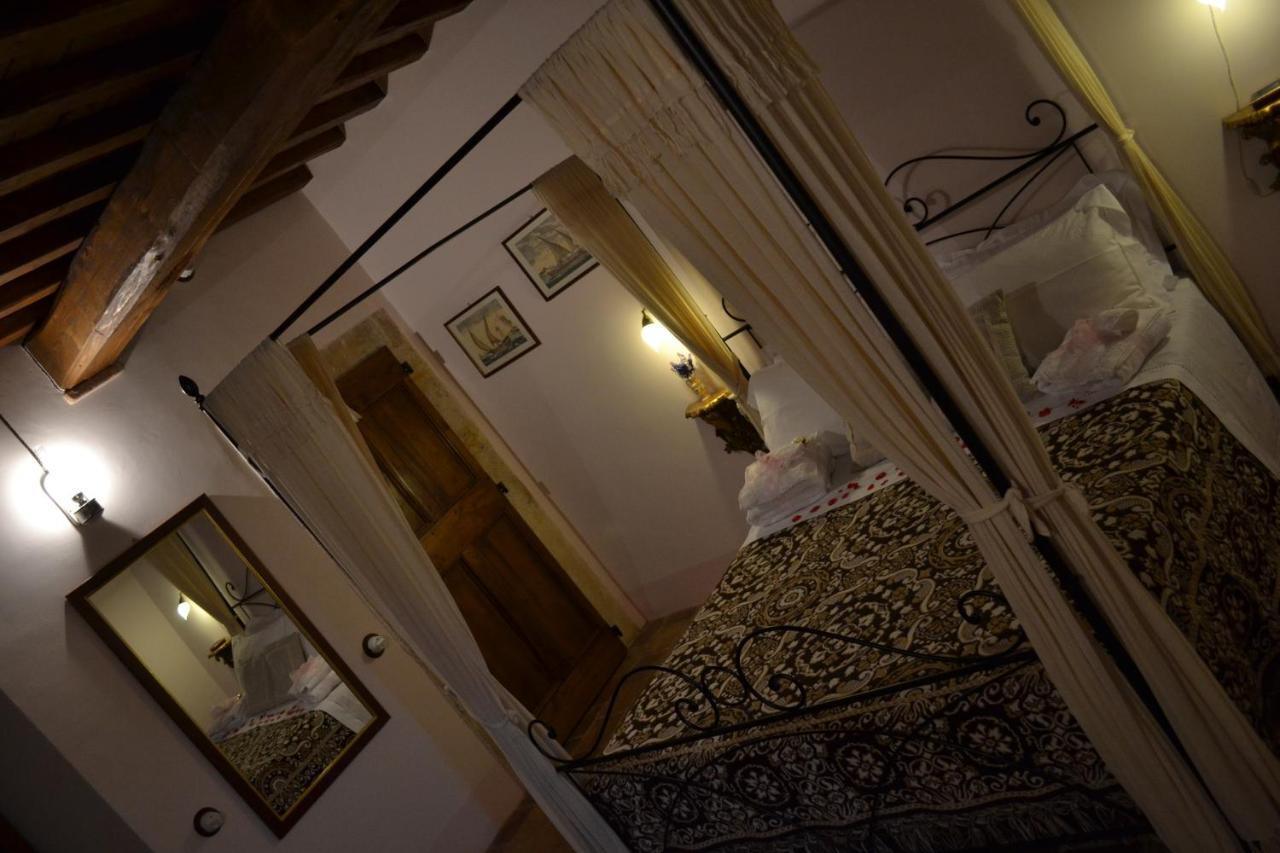 B&B Palazzo La Loggia Barisciano Room photo